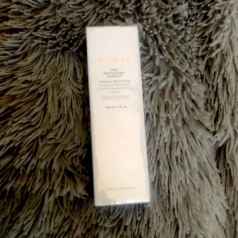 Monat skin revitalizing essence